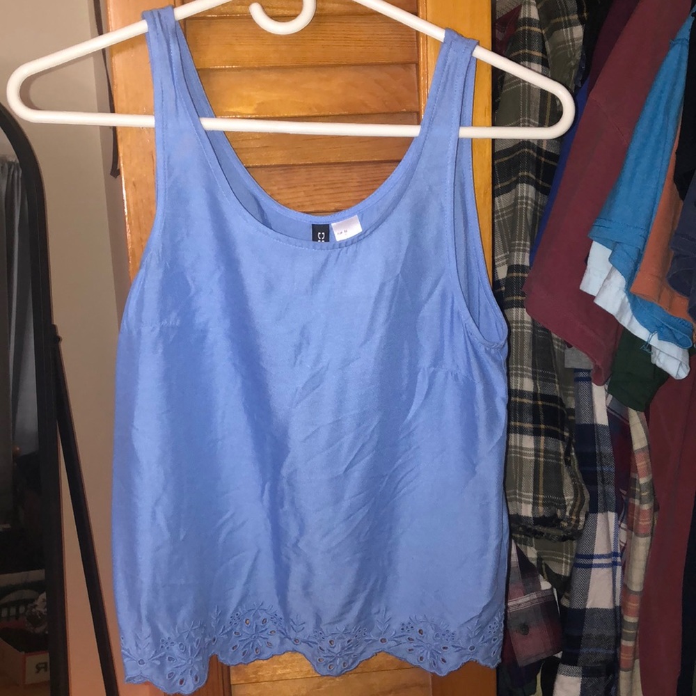 blue tank top